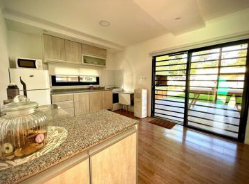 Casa · 100m² · 3 Ambientes · Vta de Casa 3 Amb, Pileta, Parrilla y Jardín
