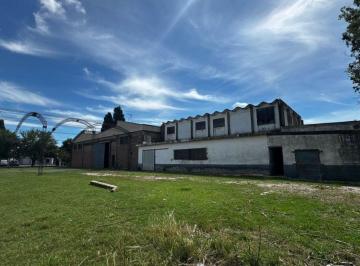 Bodega-Galpón · 588m² · Se Vende Galpon con Oficinas en Parque Industrial
