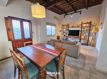 Casa · 69m² · 2 Ambientes · Venta Casa Centrica de un Dormitorio Cochera