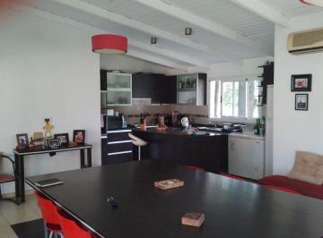 Casa · 320m² · 8 Ambientes · 2 Cocheras · Se Vende Casa Quinta en Villa Esquiu