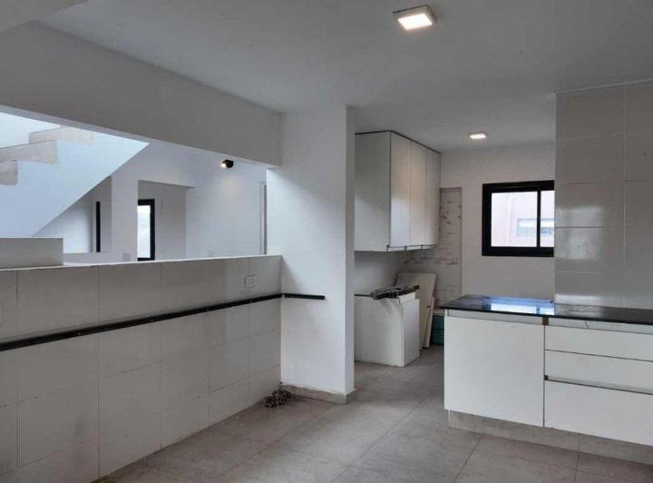 Casa · 186m² · 6 Ambientes · 3 Cocheras
