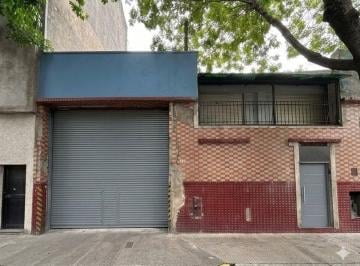 Bodega-Galpón · 350m² · Venta de Galpon con Grua y Depto 3amb en Pompeya