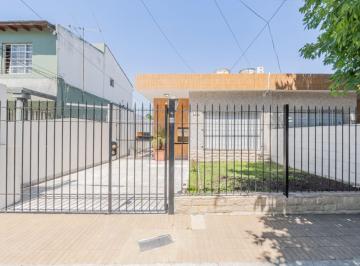Casa · 75m² · 3 Ambientes · 1 Cochera · Oportunidad! Casa Tipo PH 3 Amb. Apto a Crédito