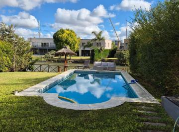 Casa · 215m² · 7 Ambientes · 3 Cocheras · Venta Casa. Barrio Barrancas de Santa Maria. Tigre