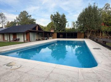 Quinta vacacional · 148m² · 3 Dormitorios · 2 Cocheras · Venta Casa Quinta 4 Amb Fco Alvarez Acepta Permuta