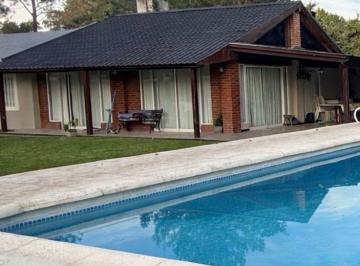 Quinta vacacional · 148m² · 3 Dormitorios · 3 Cocheras · Venta Casa Quinta 4 Amb Fco Alvarez Acepta Permuta