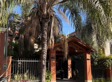 Casa · 237m² · 6 Ambientes · 1 Cochera · Venta Casa Barrio Cabildo