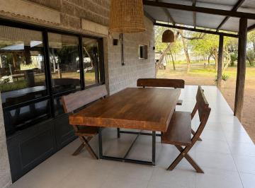 Quinta vacacional · 240m² · 3 Dormitorios · 2 Cocheras · Venta de Casa Quinta