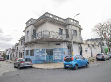 Casa · 218m² · 3 Ambientes · Venta Casa y 2 Locales La Comercial