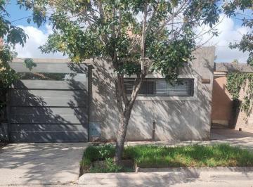 Casa · 105m² · 4 Ambientes · 1 Cochera · Venta de Casa en Godoy Cruz - Mendoza