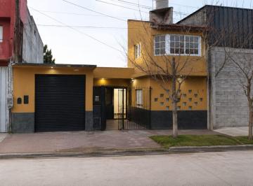 Casa · 245m² · 6 Ambientes · 2 Cocheras · Casa 2 Dorm. en Venta en Dolores + Dpto