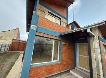 Casa · 130m² · 4 Ambientes · 1 Cochera · Casa en Trevelin a m del Centro con Gas