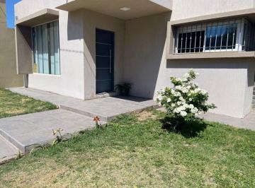 Casa · 195m² · 4 Ambientes · 1 Cochera · Casa 3 Dorm. Apta Crédito - en B° Altos del Cerro