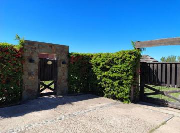 Casa · 250m² · 4 Ambientes · 2 Cocheras · Se Vende Casa Apta Crédito en Lujan, Mendoza