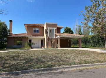 Casa · 350m² · 7 Ambientes · 2 Cocheras · Casa 7 Ambientes Venta La Vacherie Country Golf