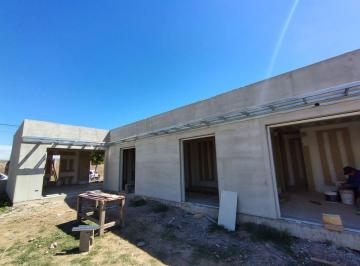 Casa · 120m² · 4 Ambientes · 2 Cocheras · Se Vende Casa en Pozo, Guaymallén, Mendoza