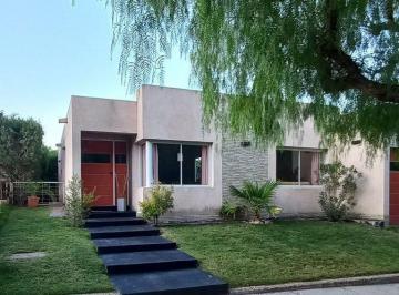 Casa · 125m² · 5 Ambientes · 1 Cochera · Venta Casa Barrio Privado Dalvian, Mendoza Ciudad