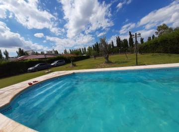 Casa · 170m² · 4 Ambientes · 3 Cocheras · Venta Hermosa Casa con Quincho y Pileta