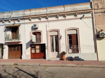 Casa · 117m² · 5 Ambientes · 1 Cochera · Casa en Venta en Zona Plaza Rivera