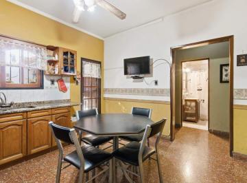 Casa · 121m² · 3 Ambientes · 1 Cochera · Casa 3 Ambientes Venta Temperley Patio Cochera