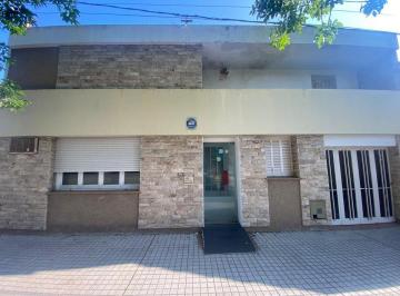 Casa · 200m² · 8 Ambientes · 1 Cochera · Se Vende - Esquina Casa con Lote - Barrio Catedral
