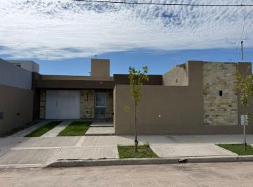 Casa · 106m² · 4 Ambientes · 1 Cochera · Venta Casa a Estrenar - Apta Cred. Hipotecario