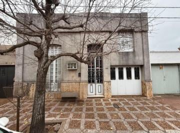 Casa · 159m² · 6 Ambientes · 1 Cochera · Venta Casa 4 Habitaciones, Barrio Catedral