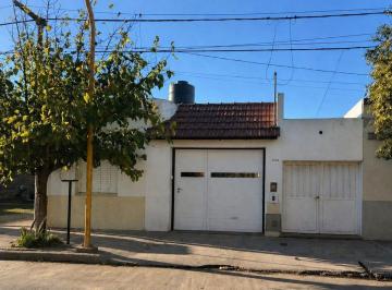 Casa · 220m² · 3 Ambientes · 1 Cochera · Venta Casa Mas Departamento, Barrio Catedral