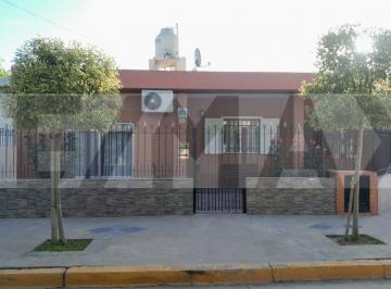 Casa · 135m² · 4 Ambientes · 1 Cochera · Venta Casa Ciudad de Viedma