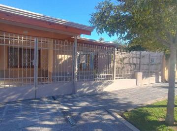 Casa · 182m² · 5 Ambientes · 1 Cochera · Casa en Venta Neuquén 656