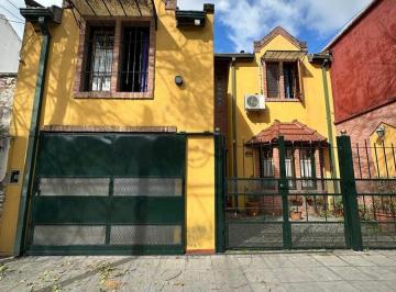 Casa · 257m² · 4 Ambientes · 1 Cochera · Casa 4 Amb Villa Lugano