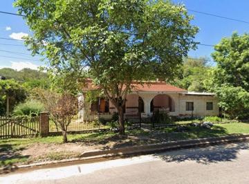 Casa · 175m² · 6 Ambientes · 1 Cochera · Venta Casa con Terreno de 6826 m² en San Javier