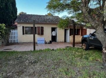Casa · 63m² · 3 Ambientes · 2 Cocheras · Casa Zona Centro en Las Toninas y Depto Adicinal