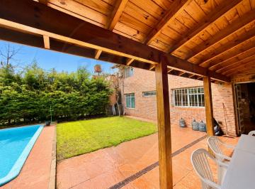 Casa · 191m² · 4 Ambientes · 1 Cochera · Casa 4 Dorm. Pileta y Quincho B Cerrado C. Jardin
