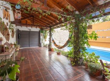 Casa · 148m² · 4 Ambientes · 2 Cocheras · Venta Casa Devoto 5 Amb Pileta Cochera Permuta