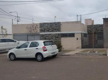 Casa · 250m² · 8 Ambientes · 1 Cochera · Barrio 28 de Julio II