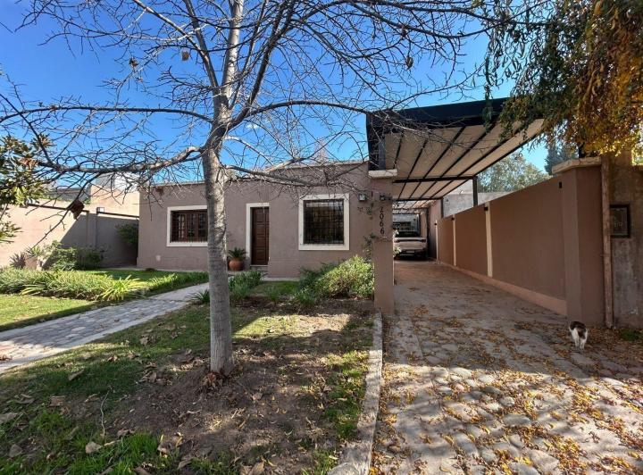 Casa · 280m² · 8 Ambientes · 2 Cocheras