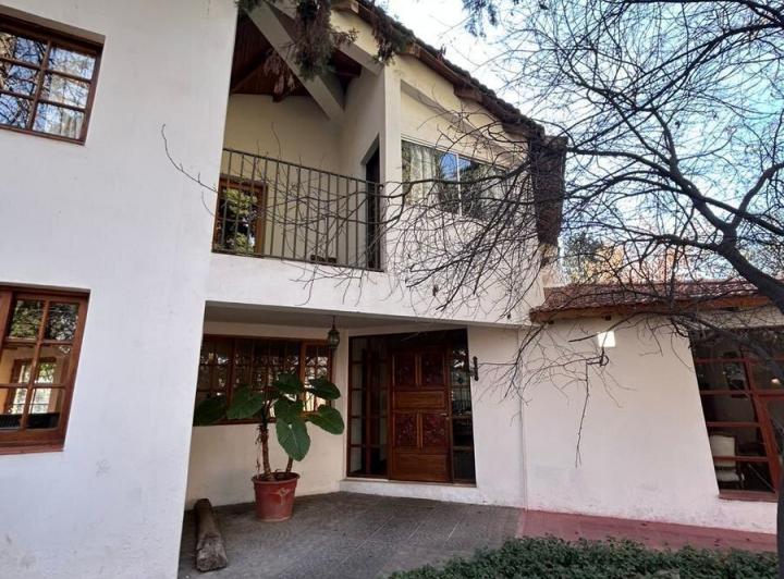 Casa · 420m² · 10 Ambientes · 4 Cocheras