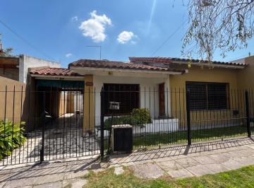 Casa · 140m² · 3 Ambientes · 3 Cocheras · Chalet 3 Ambientes Ituzaingo Norte Parque Venta Apto Credito
