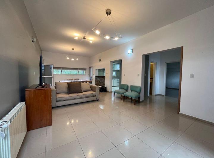 Casa · 330m² · 4 Ambientes · 2 Cocheras