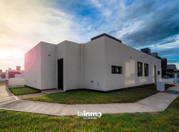 Casa · 68m² · 3 Ambientes · 2 Cocheras · Colinas de Manantiales Viví La Comodidad de un Dúplex, en Una Sola Planta