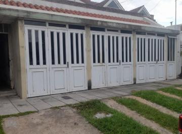 Casa de 1 ambiente, Ciudad de Santa Fe · Propiedad con 9 Departamentos y 3 Cocheras