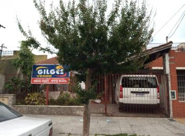 Casa · 183m² · 3 Ambientes · 4 Cocheras · Venta Chalet 3 Amb. Sobre Lote 8.66x27 m² en Ramos Mejia Apto Crédito