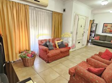 Casa · 85m² · 3 Ambientes · Venta Casa PH 3 Amb. Al Frente - en Ramos Mejía - Muy Buen Estado