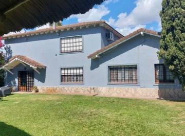 Casa de 5 ambientes, Ezeiza · Casa en Venta con Amplio Jardín en Barrio Uno Ezeiza