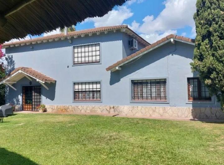 Casa · 280m² · 5 Ambientes · 2 Cocheras