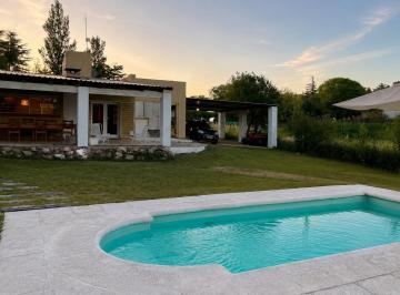 Casa · 206m² · 7 Ambientes · 4 Cocheras · Casa de 4 Dorm. con Pileta y Parque de 1.250 m² en Bialet Massé