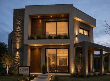 Casa · 180m² · 6 Ambientes · 1 Cochera · Casa en Venta