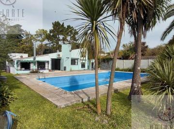 Casa · 200m² · 5 Ambientes · 3 Cocheras · Casa en Venta en Sicardi