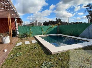 Casa · 70m² · 3 Ambientes · 2 Cocheras · Casa en Venta en José Hernández
